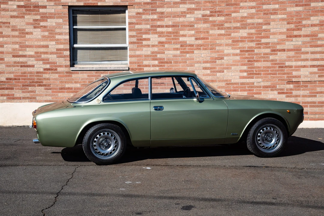 1971 Alfa Romeo 1750 GT Veloce - Image 11 of 31