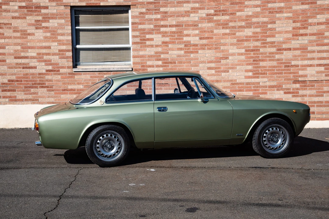 1971 Alfa Romeo 1750 GT Veloce - Image 12 of 31