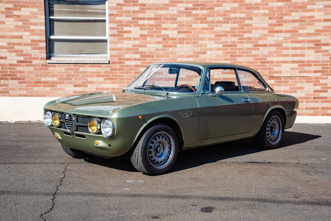 1971 Alfa Romeo 1750 GT Veloce - Image 4 of 31