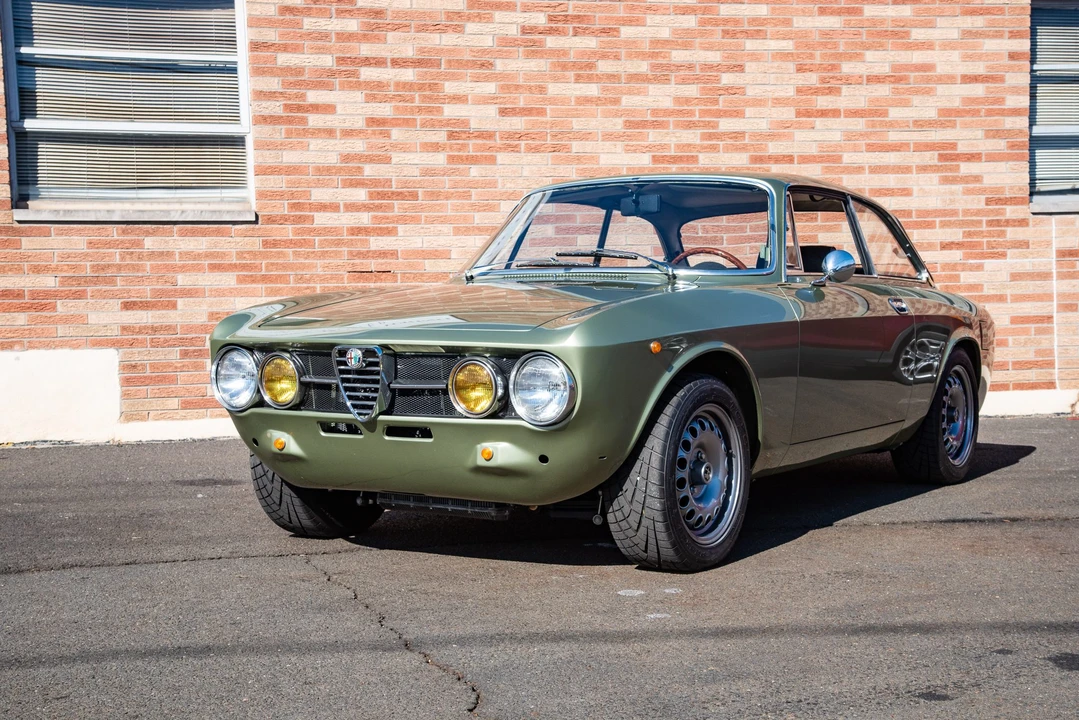 1971 Alfa Romeo 1750 GT Veloce - Image 2 of 31