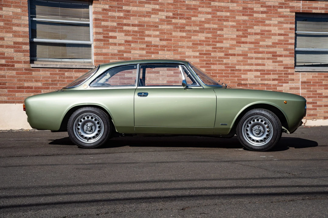 1971 Alfa Romeo 1750 GT Veloce - Image 14 of 31