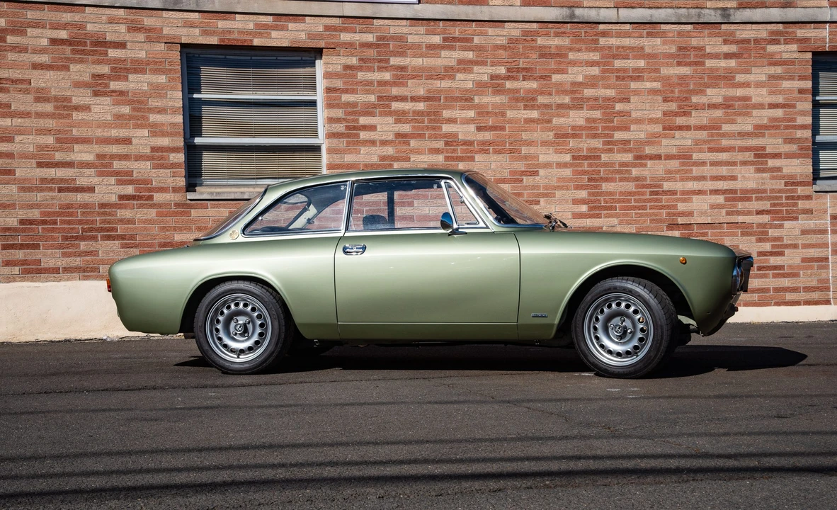 1971 Alfa Romeo 1750 GT Veloce - Image 13 of 31