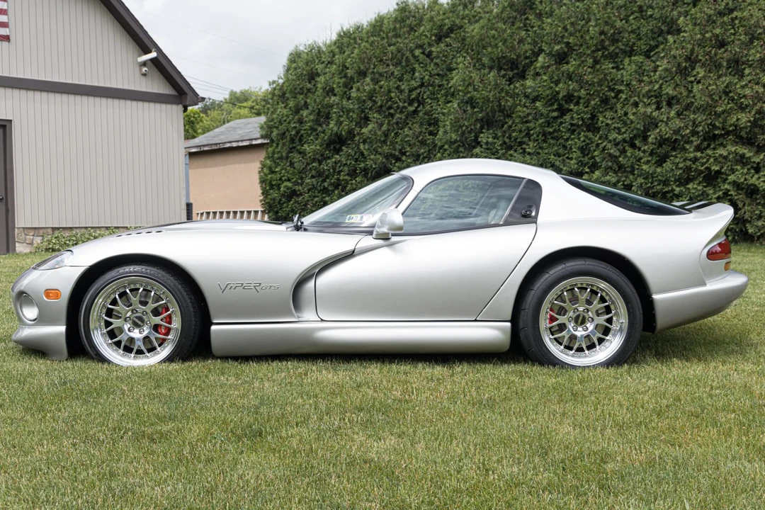 1998 Dodge Viper GTS 2nd Gen - Image 2 of 31