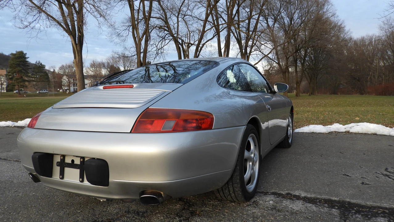 1999 Porsche 996 Carrera - Image 28 of 31