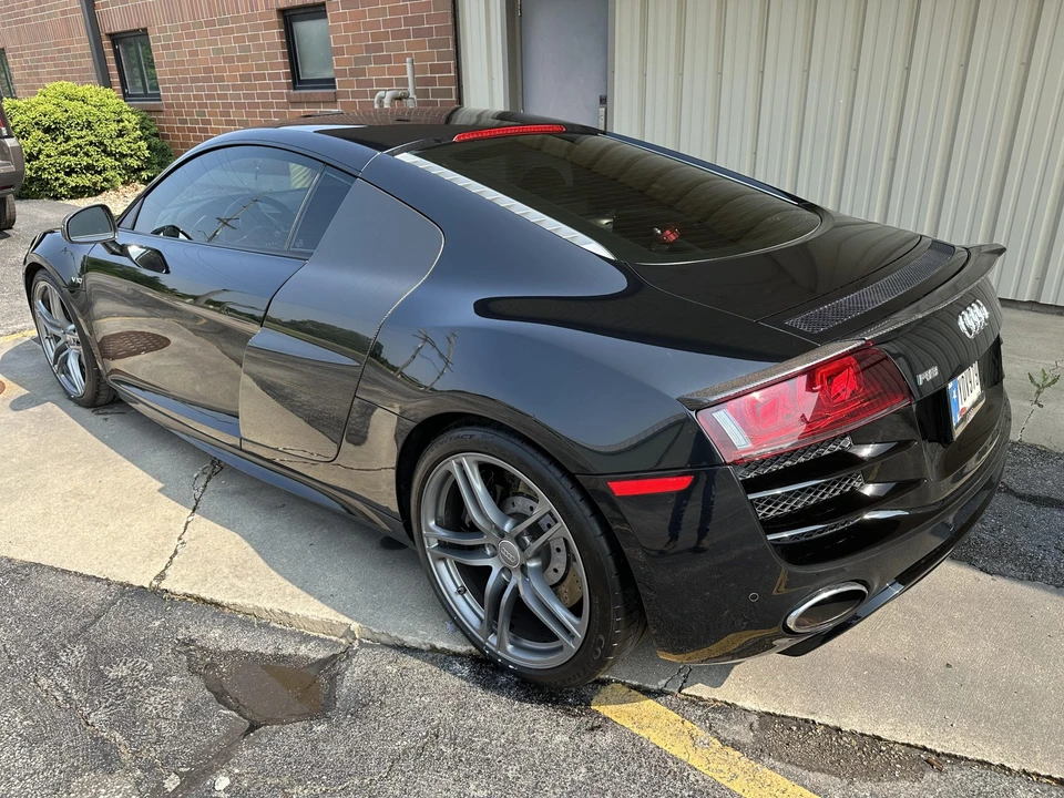 2010 Audi 42 R8 - Image 8 of 31