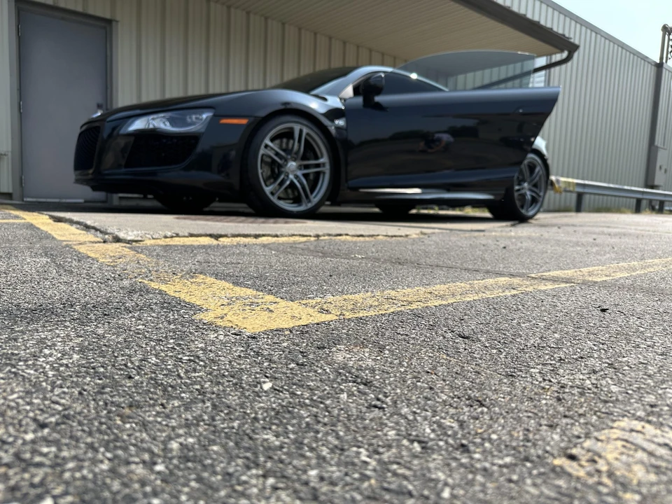2010 Audi 42 R8 - Image 29 of 31