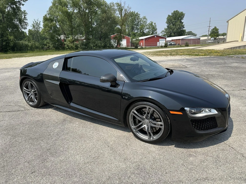 2010 Audi 42 R8 - Image 27 of 31