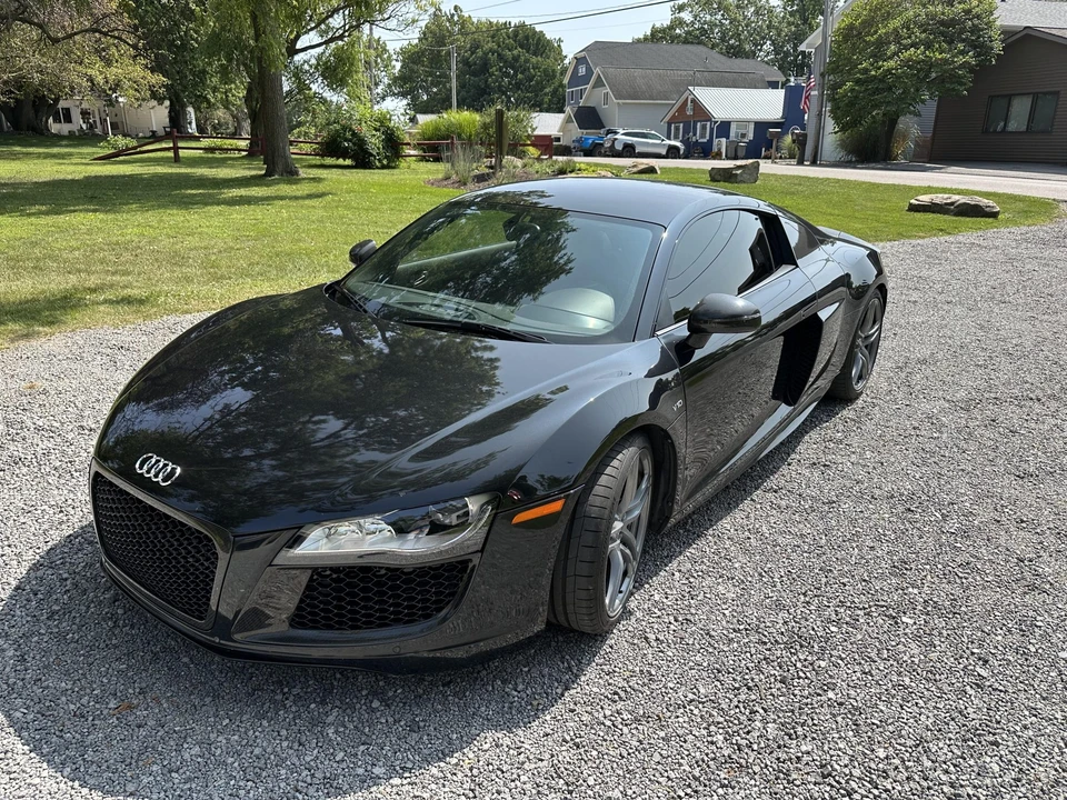 2010 Audi 42 R8 - Image 2 of 31
