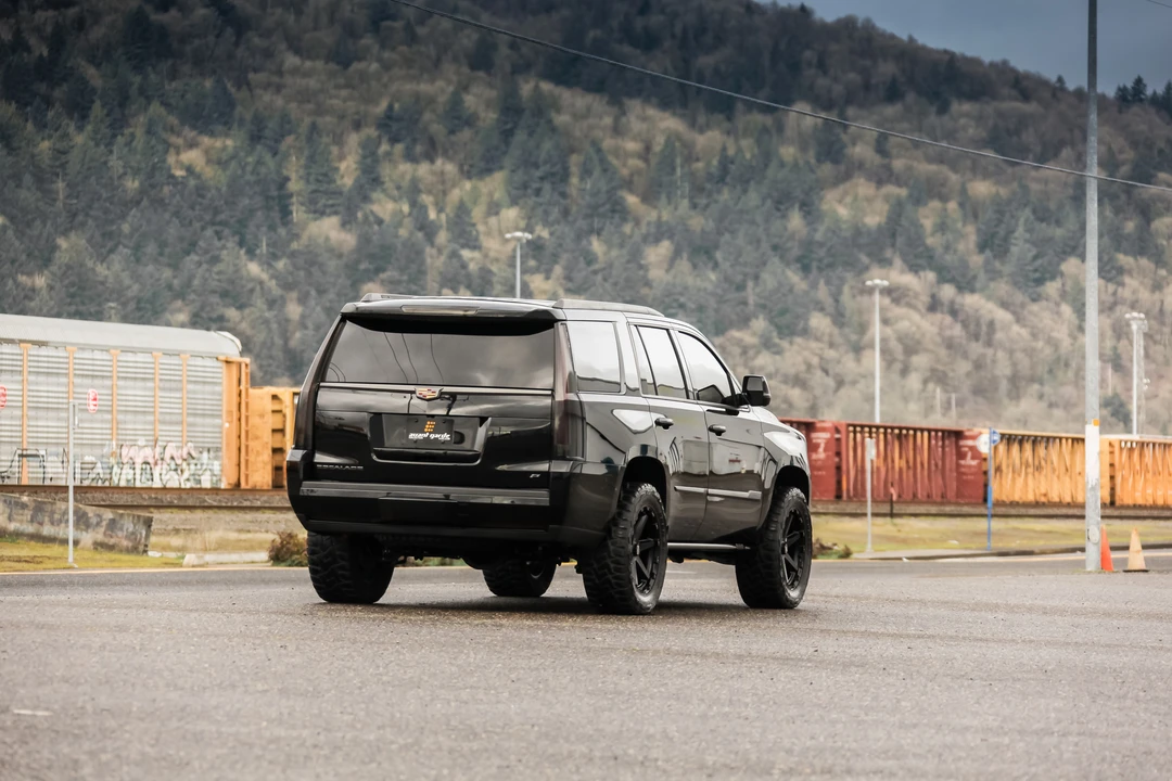 2015 Cadillac Escalade 4th Gen - Image 18 of 31