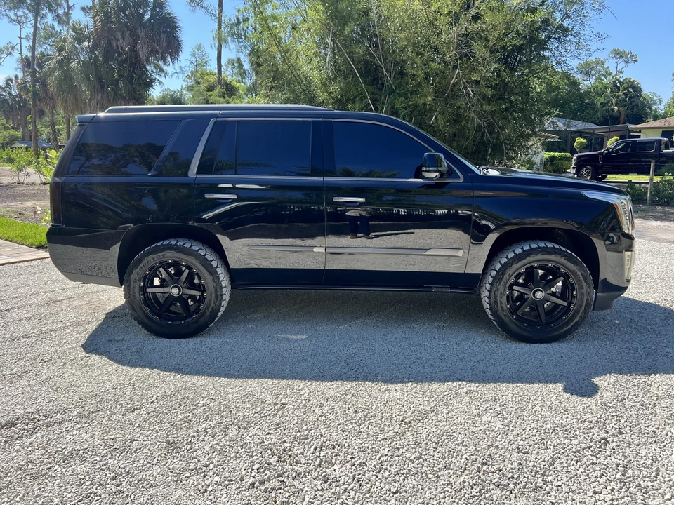 2015 Cadillac Escalade 4th Gen - Image 9 of 31