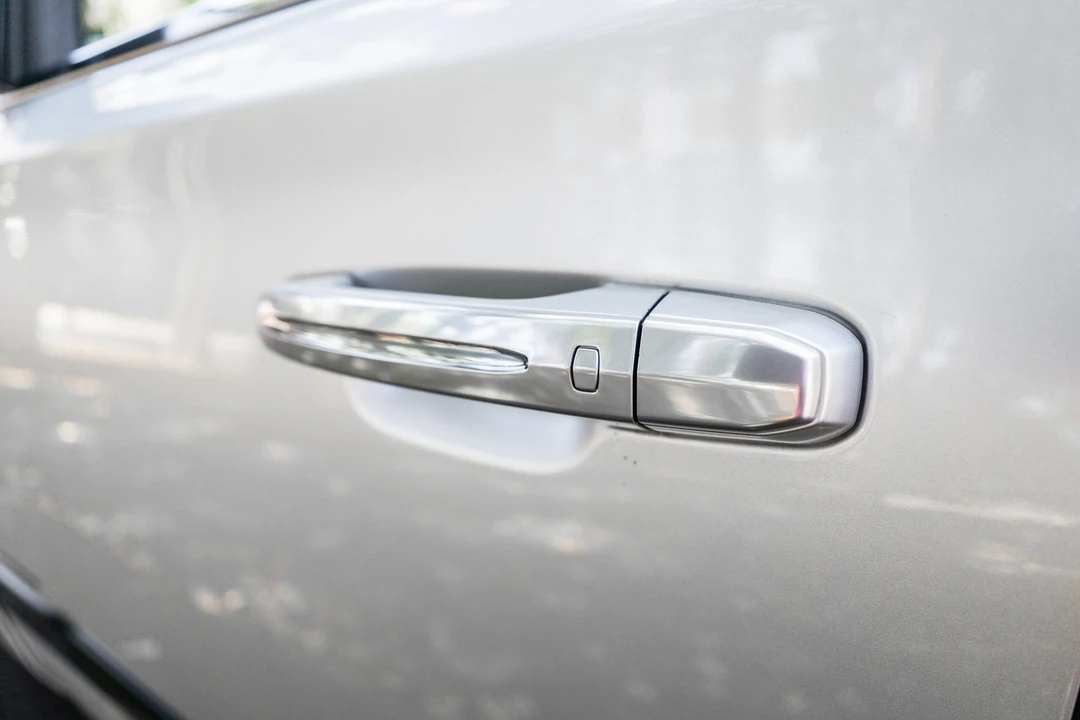 2016 Cadillac Escalade 4th Gen - Image 19 of 31