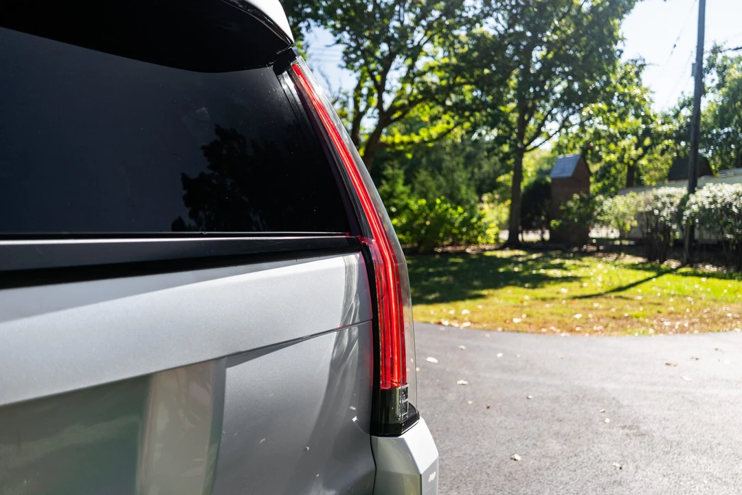 2016 Cadillac Escalade 4th Gen - Image 25 of 31