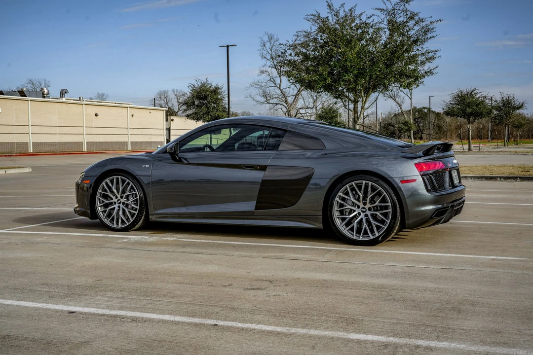2017 Audi 4S R8 - Image 7 of 31