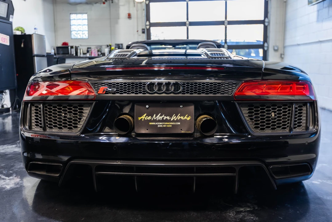 2017 Audi 4S R8 - Image 8 of 31