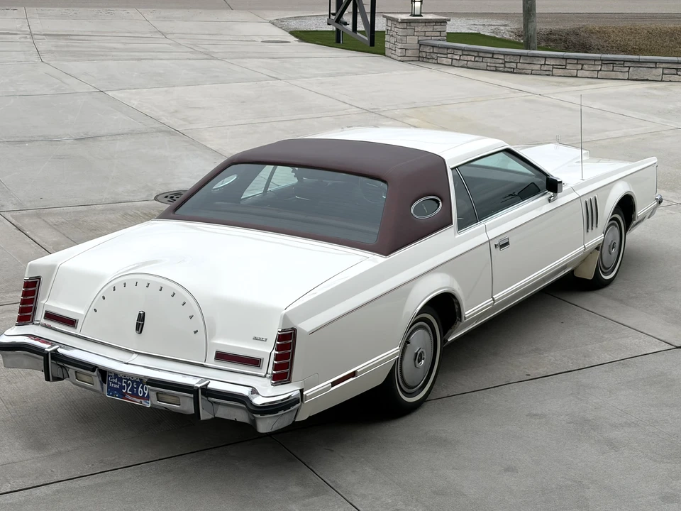 1977 Lincoln Continental Mark V - Image 12 of 31