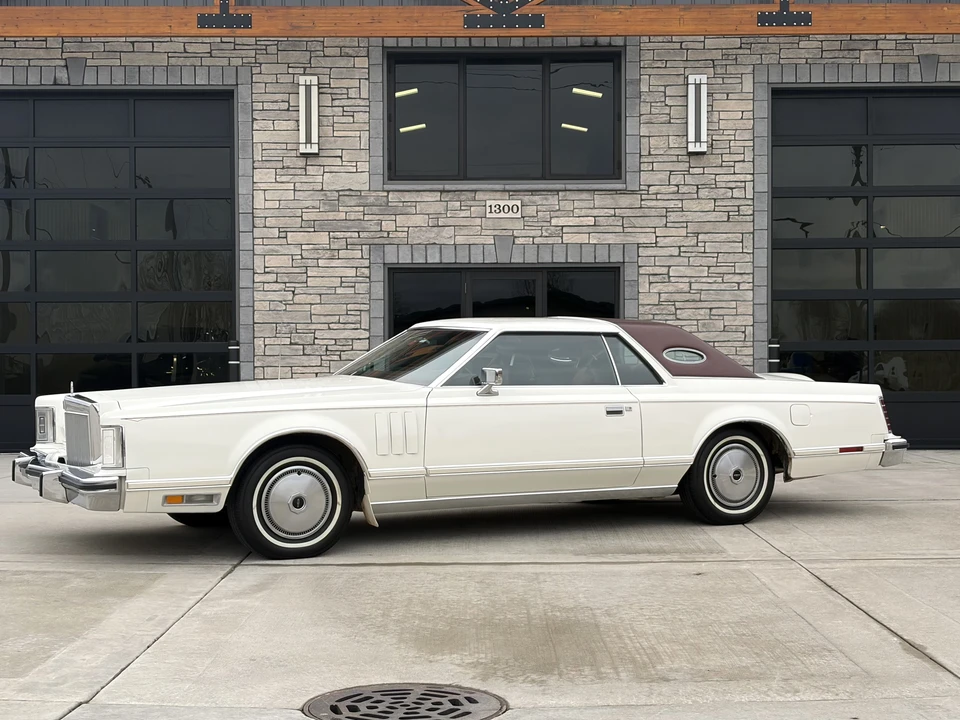 1977 Lincoln Continental Mark V - Image 5 of 31