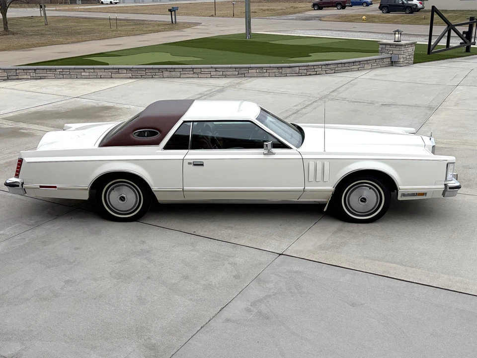 1977 Lincoln Continental Mark V - Image 13 of 31