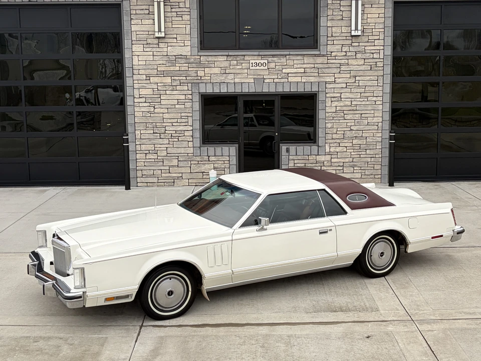 1977 Lincoln Continental Mark V - Image 2 of 31