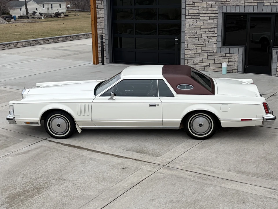 1977 Lincoln Continental Mark V - Image 7 of 31
