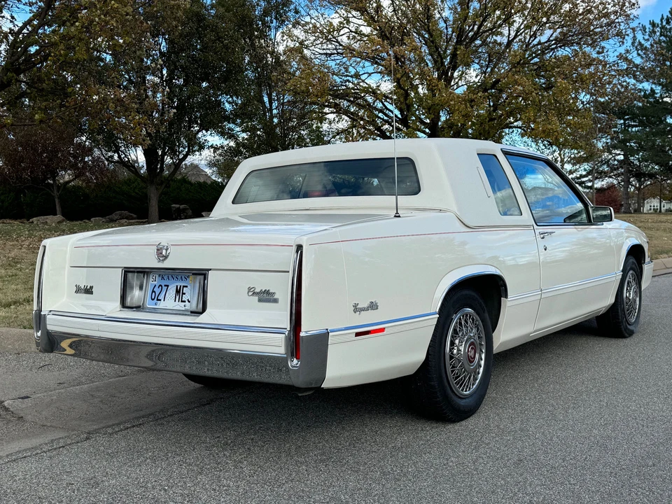 1989 Cadillac DeVille 6th Gen - Image 18 of 31