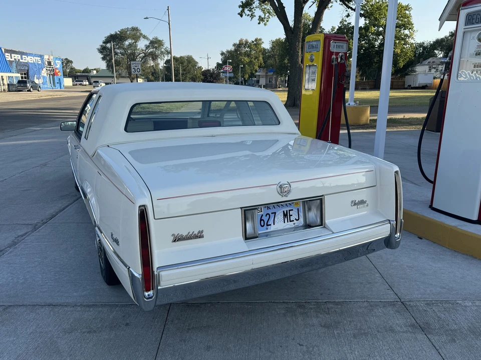 1989 Cadillac DeVille 6th Gen - Image 21 of 31