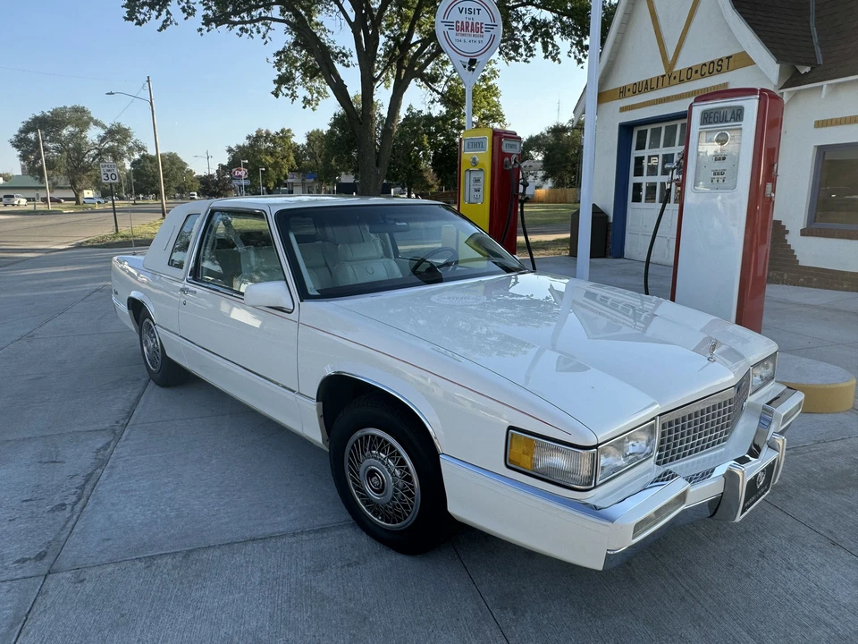 1989 Cadillac DeVille 6th Gen - Image 3 of 31