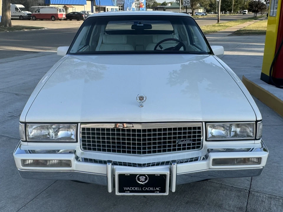 1989 Cadillac DeVille 6th Gen - Image 5 of 31