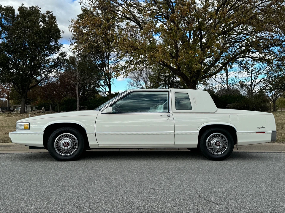1989 Cadillac DeVille 6th Gen - Image 10 of 31