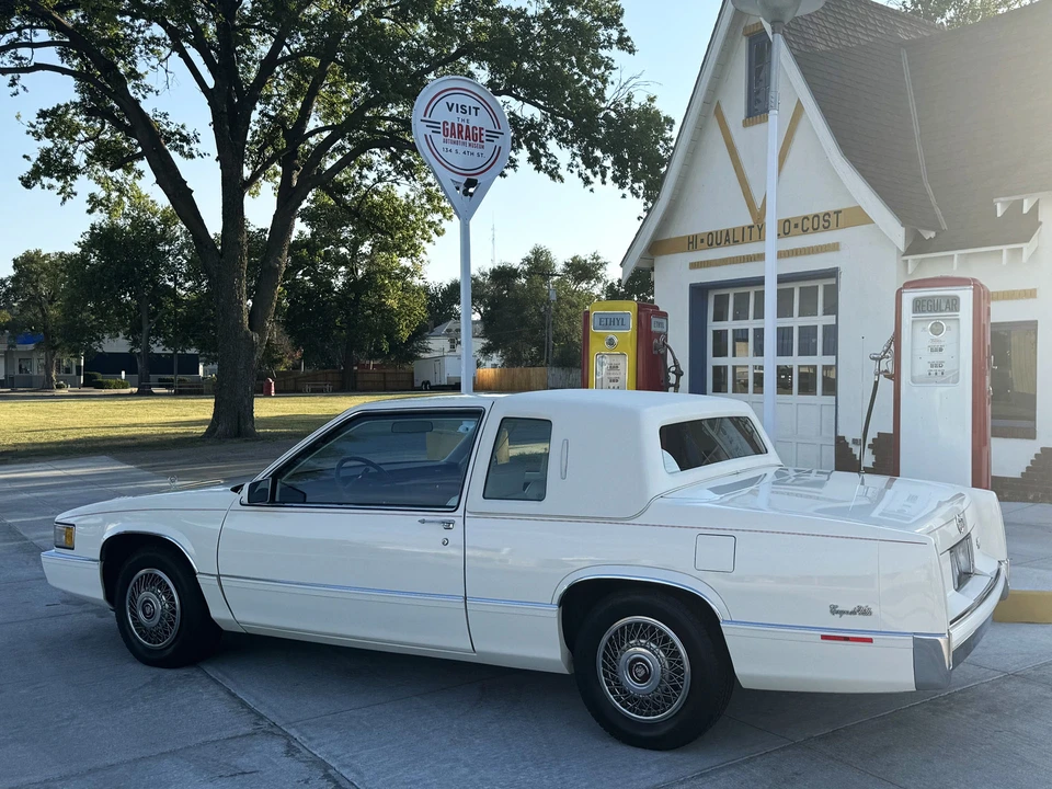 1989 Cadillac DeVille 6th Gen - Image 14 of 31