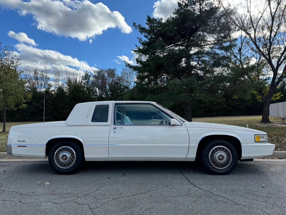 1989 Cadillac DeVille 6th Gen - Image 20 of 31