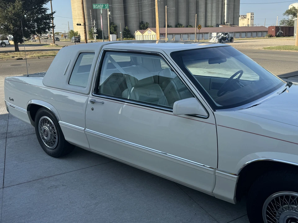 1989 Cadillac DeVille 6th Gen - Image 22 of 31