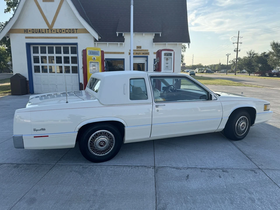 1989 Cadillac DeVille 6th Gen - Image 19 of 31