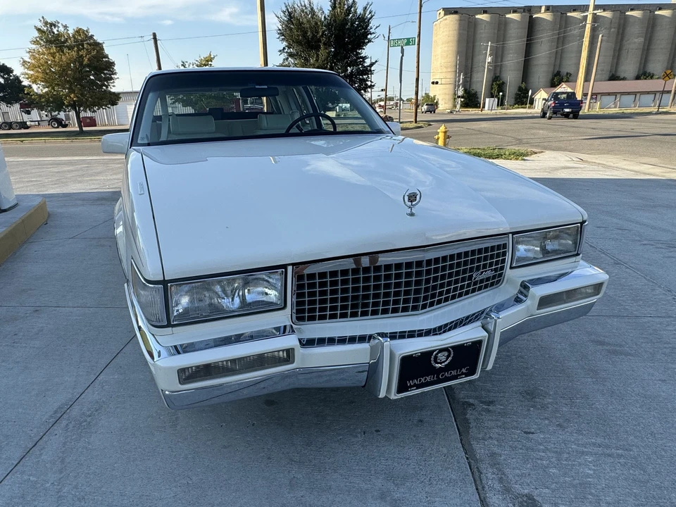 1989 Cadillac DeVille 6th Gen - Image 4 of 31