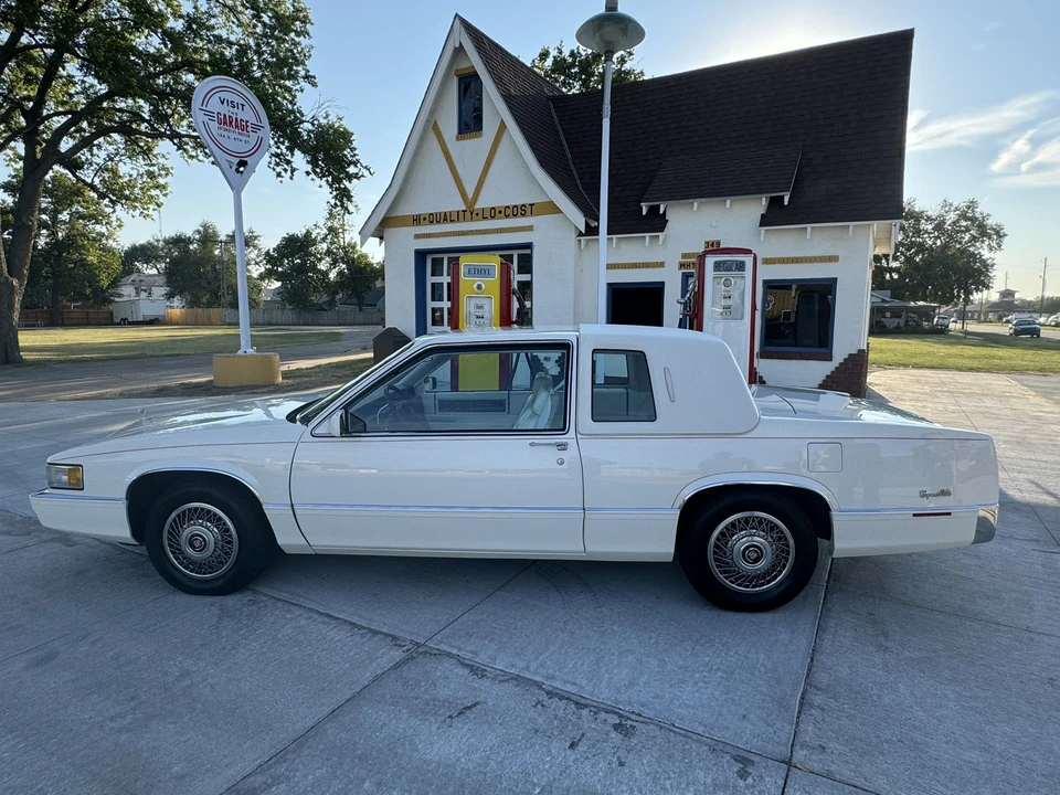 1989 Cadillac DeVille 6th Gen - Image 11 of 31