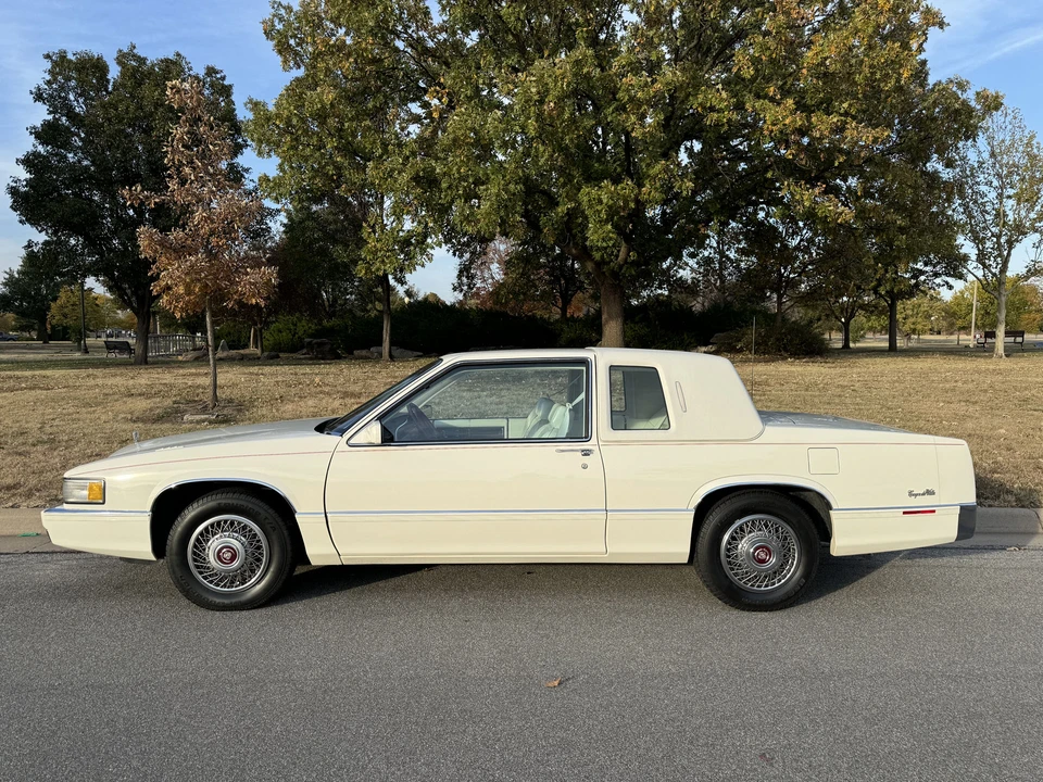 1989 Cadillac DeVille 6th Gen - Image 12 of 31
