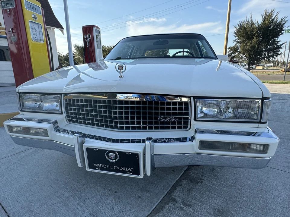 1989 Cadillac DeVille 6th Gen - Image 8 of 31