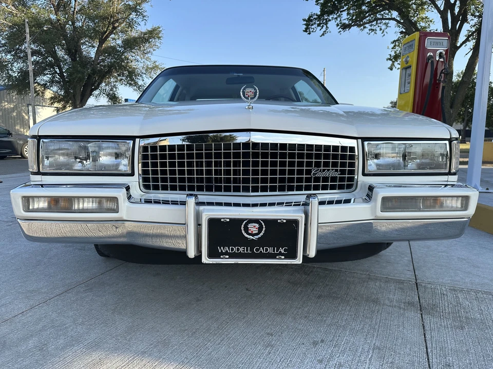 1989 Cadillac DeVille 6th Gen - Image 6 of 31