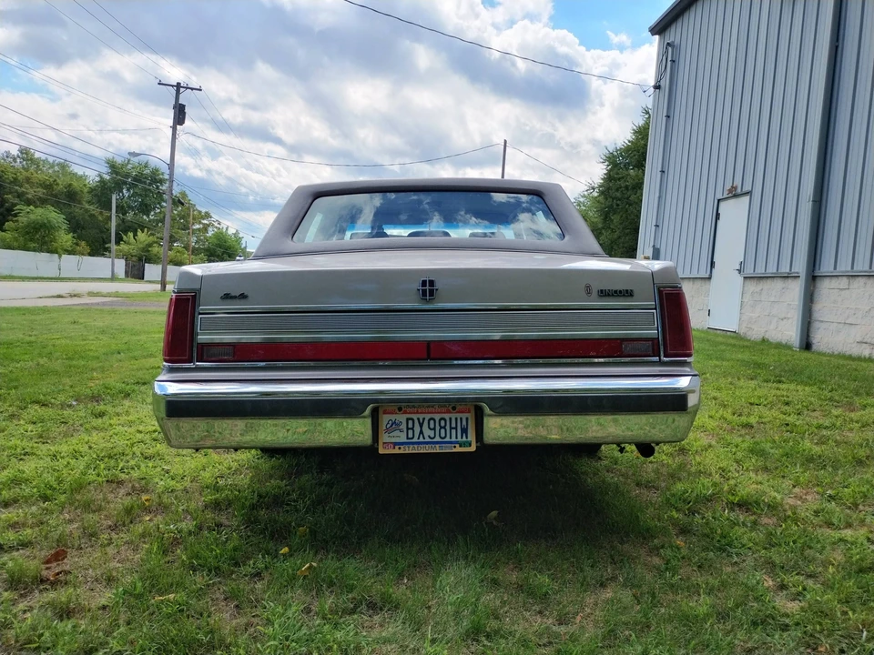 1989 Lincoln Town Car - Image 5 of 11