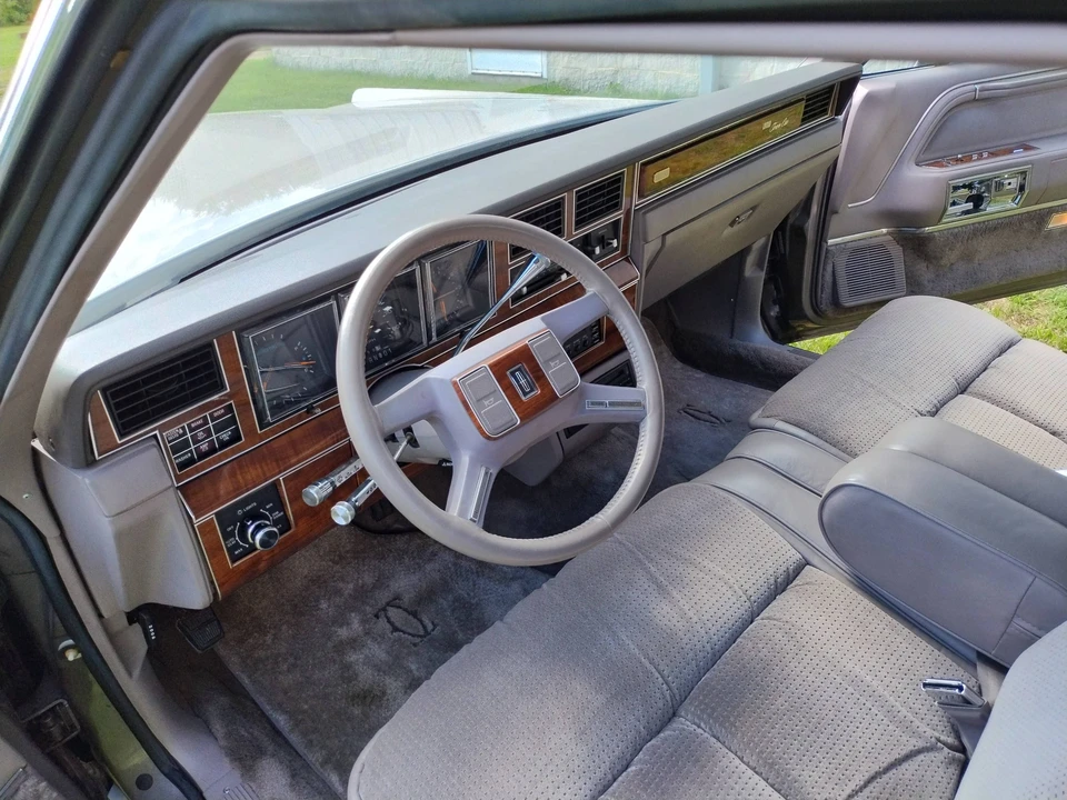 1989 Lincoln Town Car - Image 6 of 11