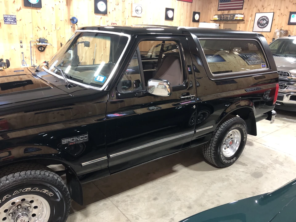1993 Ford Bronco 5th Gen - Image 28 of 31