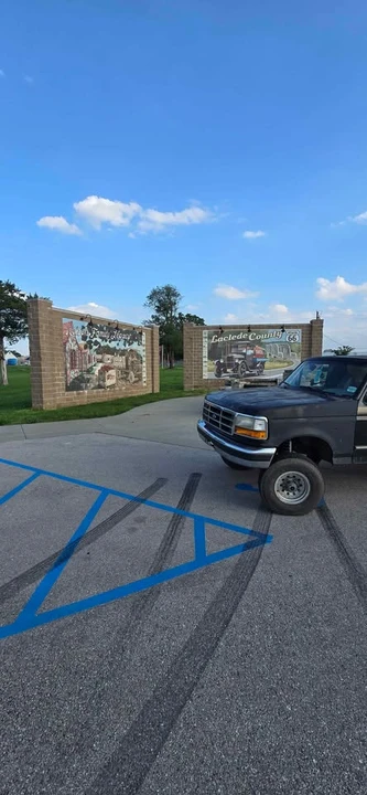 Ford Bronco - Image 9 of 10