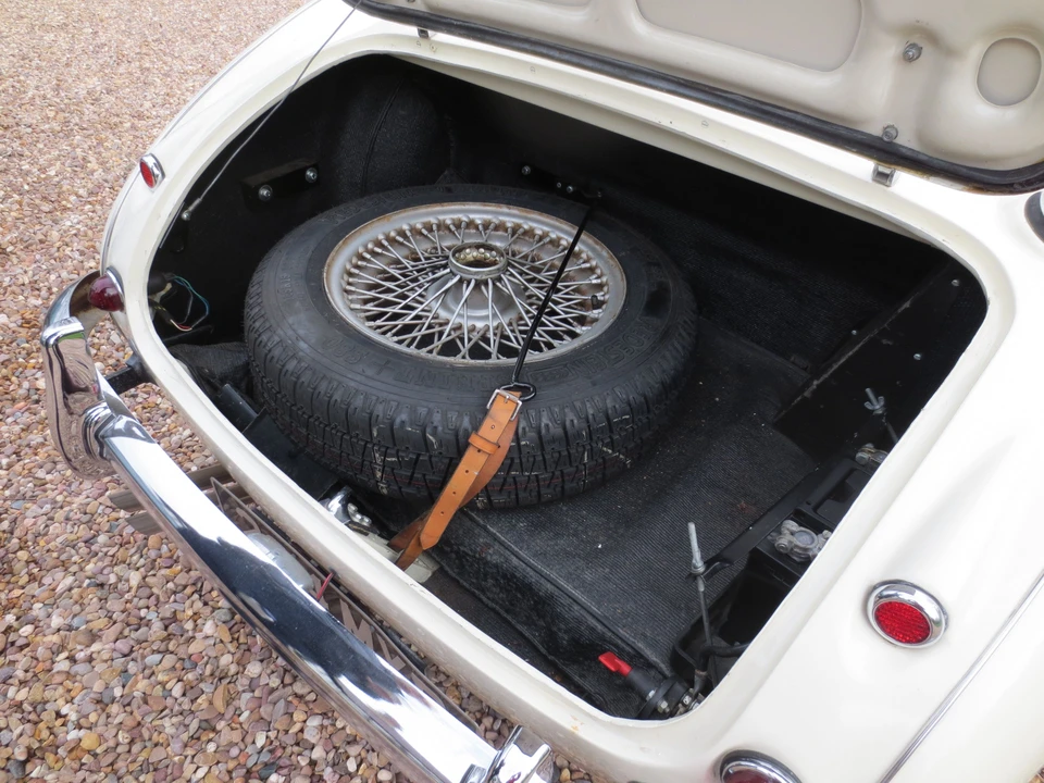 1961 Austin-Healey 3000 Mark II - Image 4 of 8