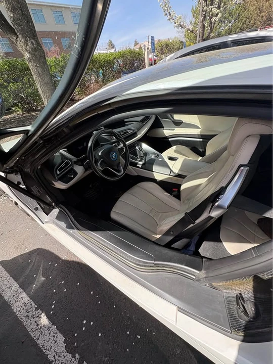 2015 BMW i8 - Image 3 of 9