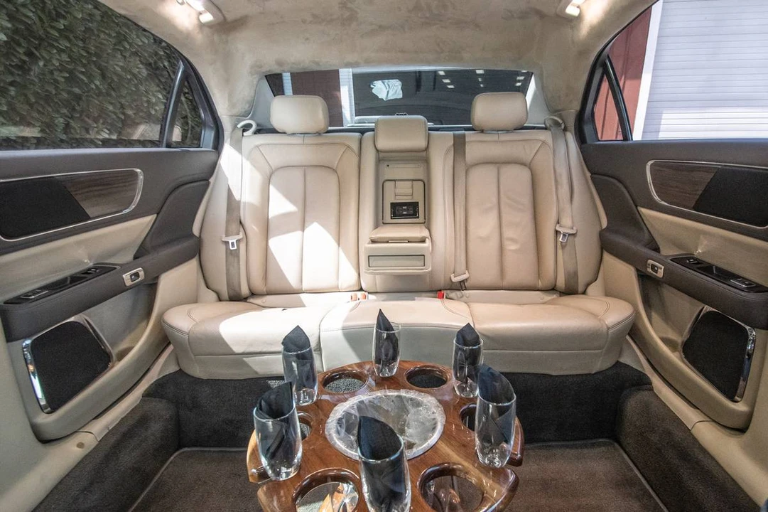 2017 Lincoln Continental 10th Gen - Image 16 of 17