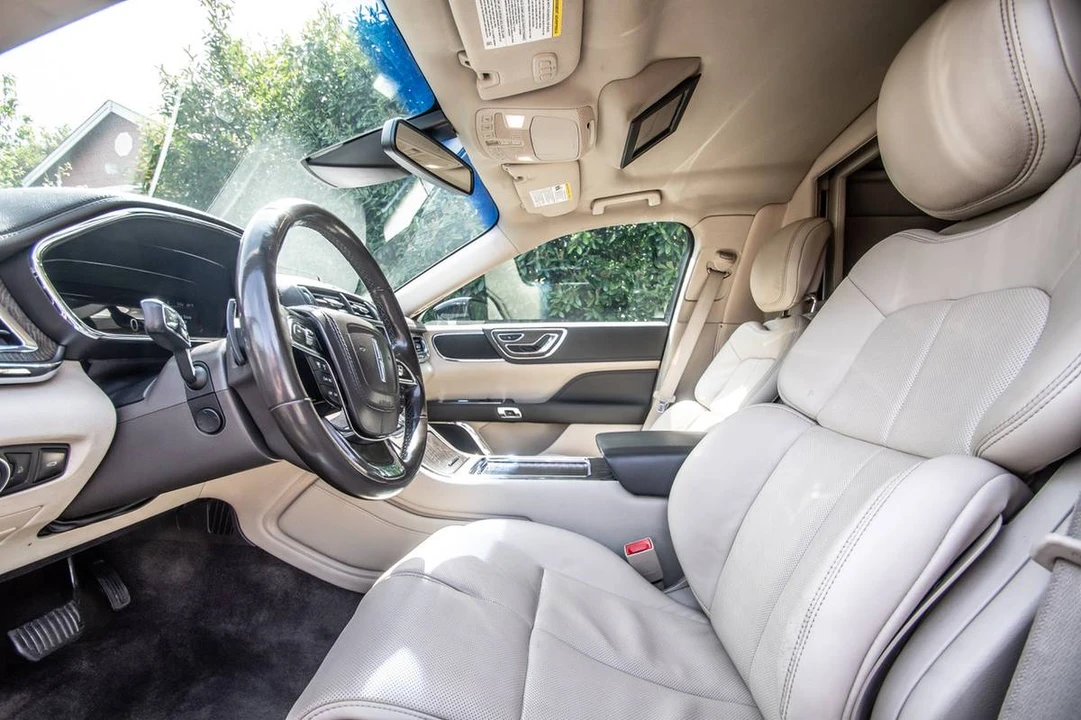 2017 Lincoln Continental 10th Gen - Image 9 of 17