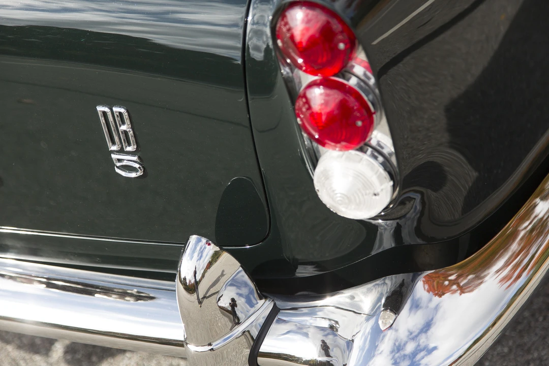 Aston Martin DB5 Convertible - Image 19 of 21