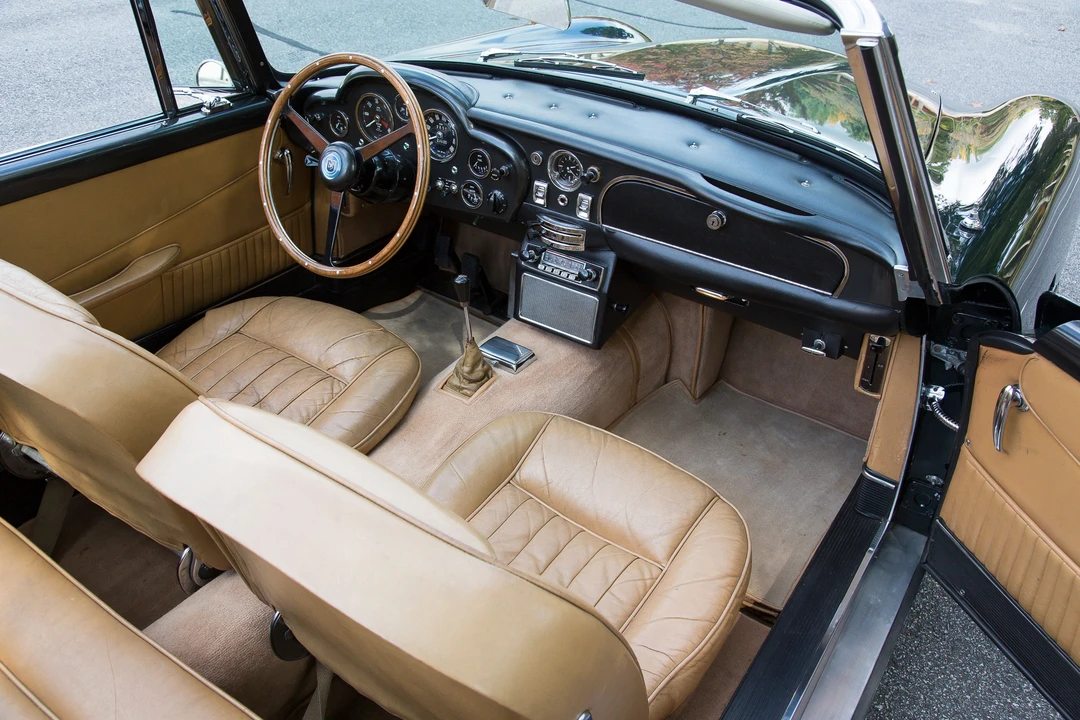 Aston Martin DB5 Convertible - Image 9 of 21