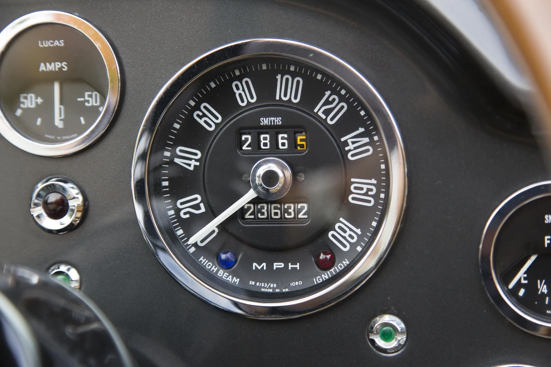 Aston Martin DB5 Convertible - Image 15 of 21