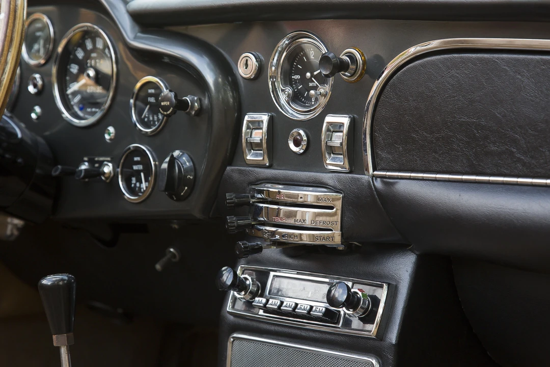 Aston Martin DB5 Convertible - Image 17 of 21