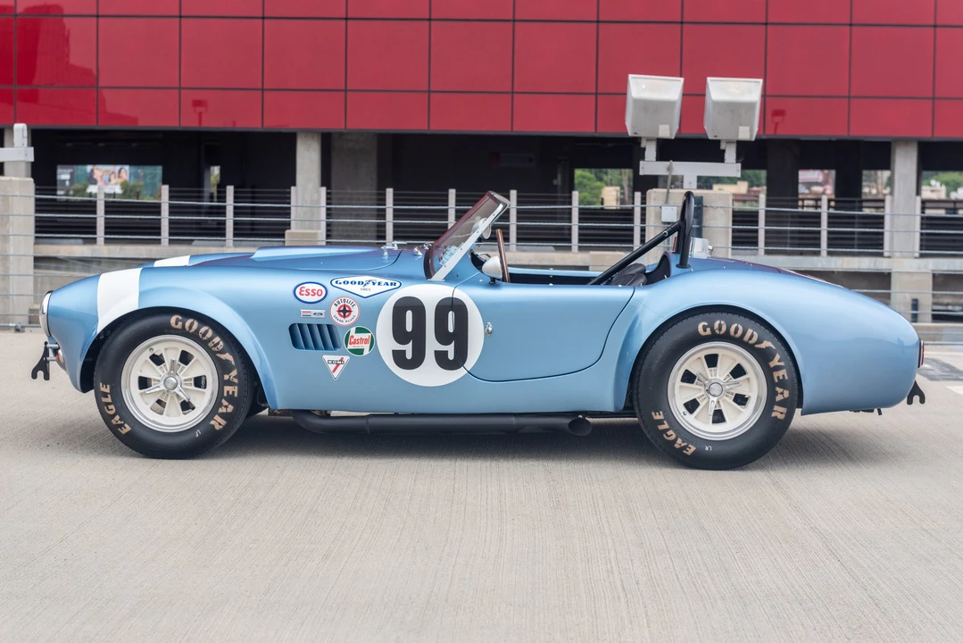 Shelby Cobra Replica - Image 2 of 31